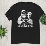 Bigfoot Alien T-Shirt -We Believe in You – Bigfoot & Alien Heart Hands