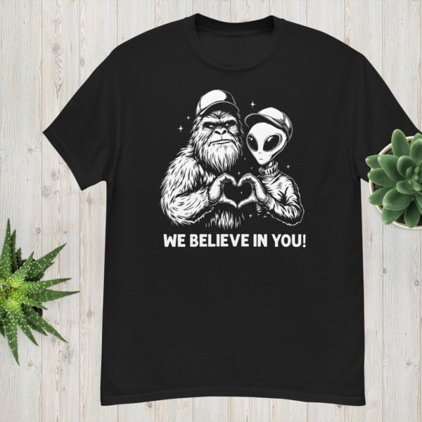 Bigfoot Alien T-Shirt -We Believe in You – Bigfoot & Alien Heart Hands