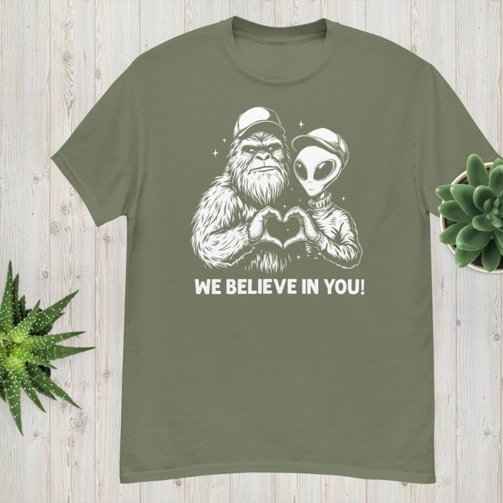 Bigfoot Alien T-Shirt -We Believe in You – Bigfoot & Alien Heart Hands