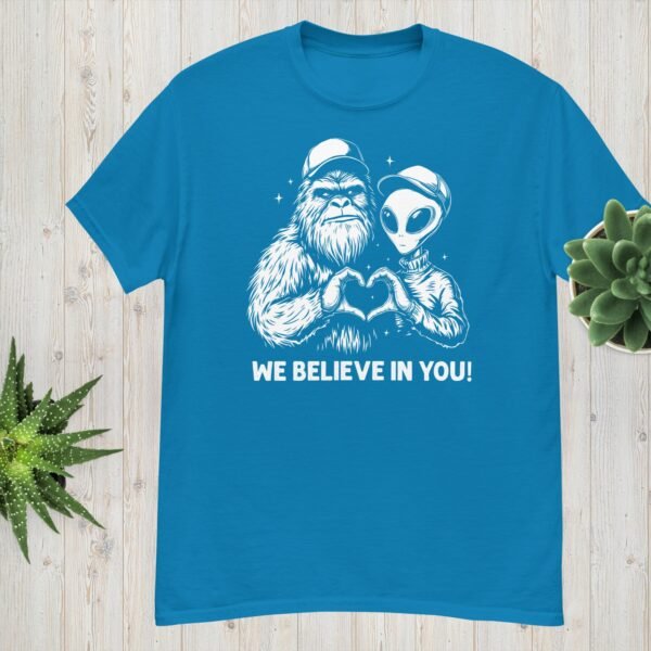 Bigfoot Alien T-Shirt -We Believe in You – Bigfoot & Alien Heart Hands
