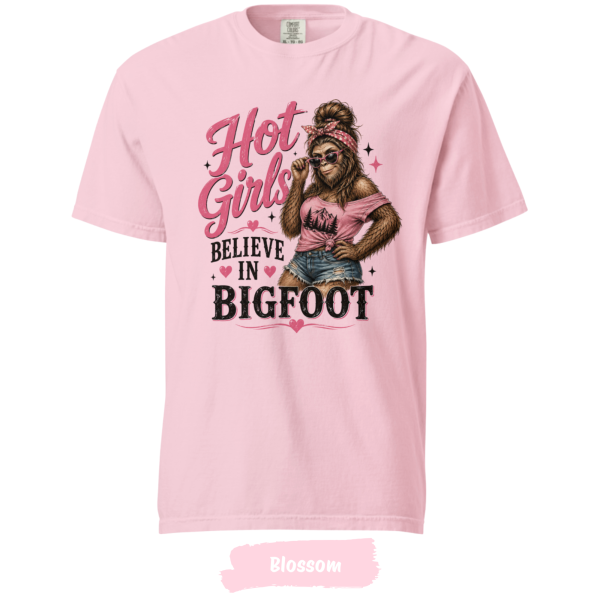 hot-girls-believe-in-bigfoot-comfort-colors-t-shirt-blossom hot-girls-believe-in-bigfoot-comfort-colors-t-shirt-blossom
